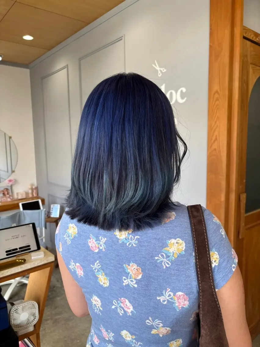ミディアム カラー ブリーチ ブルーカラー ハイライトカラー ハイライト ヘアカラー トリートメント miloc Maikaのヘアスタイル