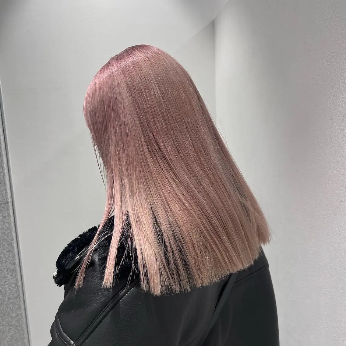 ロング カラー ラベンダー💜 グレージュ🩶のヘアスタイル