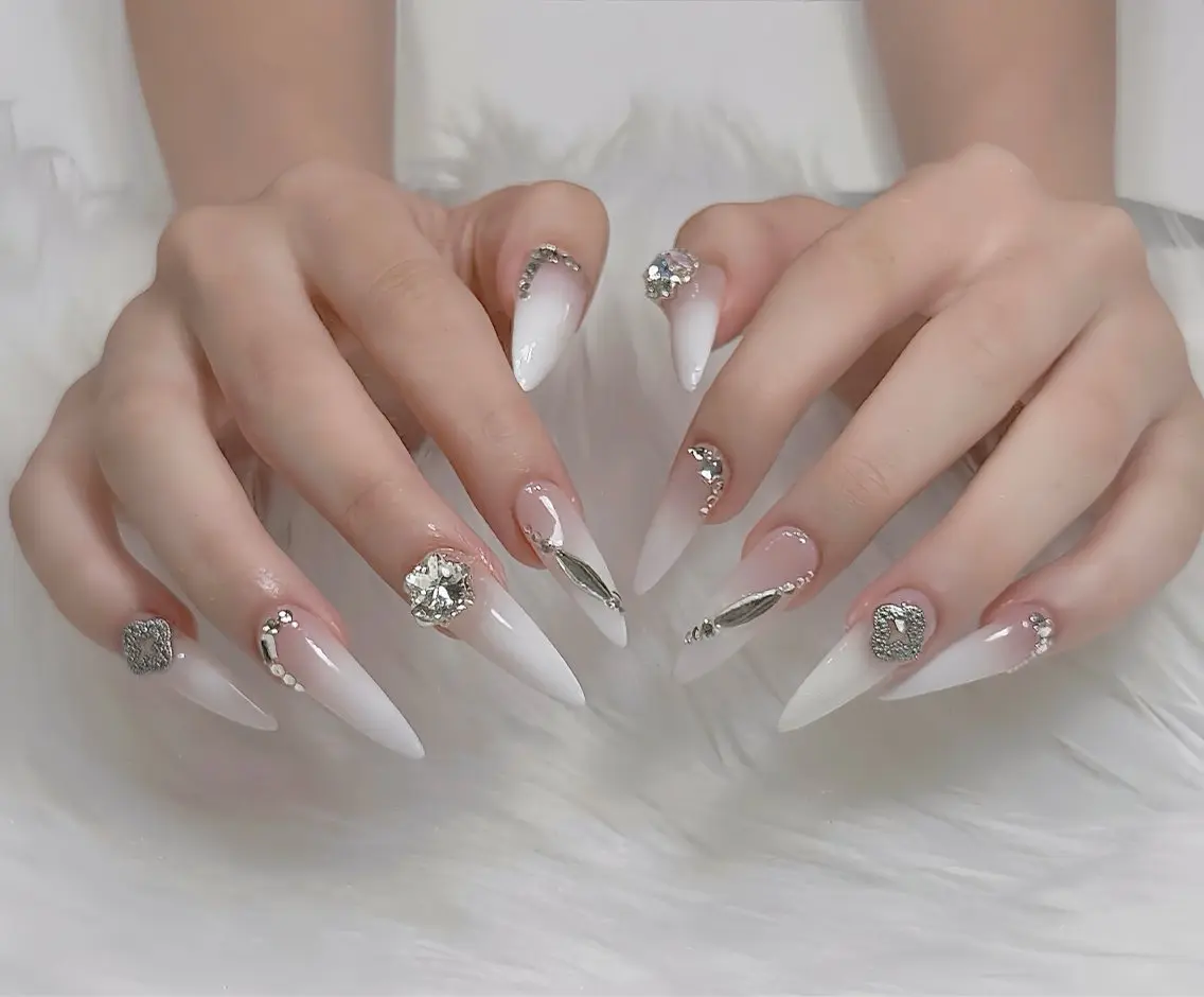 ネイル オーロラネイル チークネイル フットネイル フレンチネイル ジェルネイル ハンドネイル Nichi Nailsのネイルデザイン