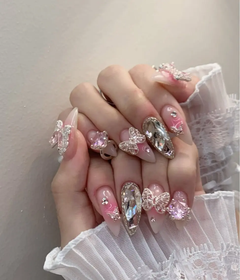 ネイル キラキラネイル マグネットネイル ぷっくりネイル 春ネイル ワンホンネイル ハンドネイル Lyna 池袋のネイルデザイン