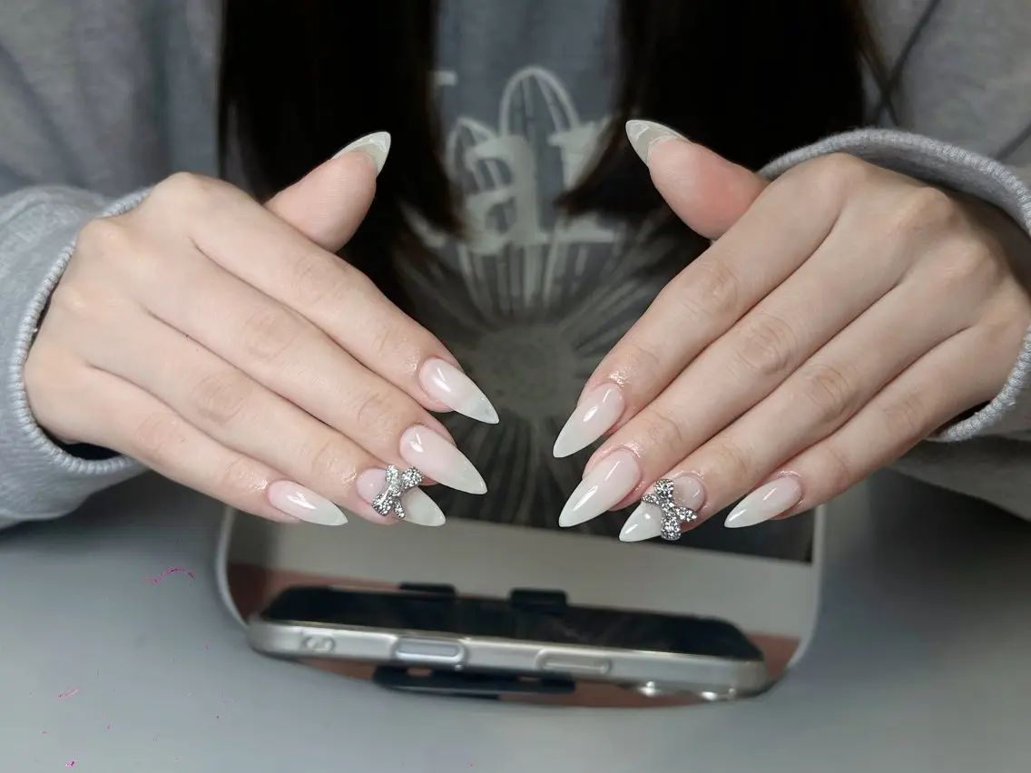 ネイル 成人式 フラッシュネイル フレンチネイル ジェルネイル グラデーション ハンドネイル 😍Yumi❤️ 💅Nail💅のネイルデザイン