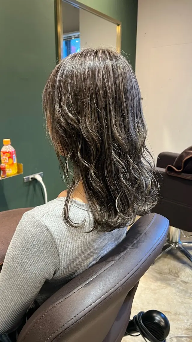 ミディアム カラー ブリーチ ハイライトカラー ハイライト カラースペシャリスト しょう🧑🏼‍🎨のヘアスタイル