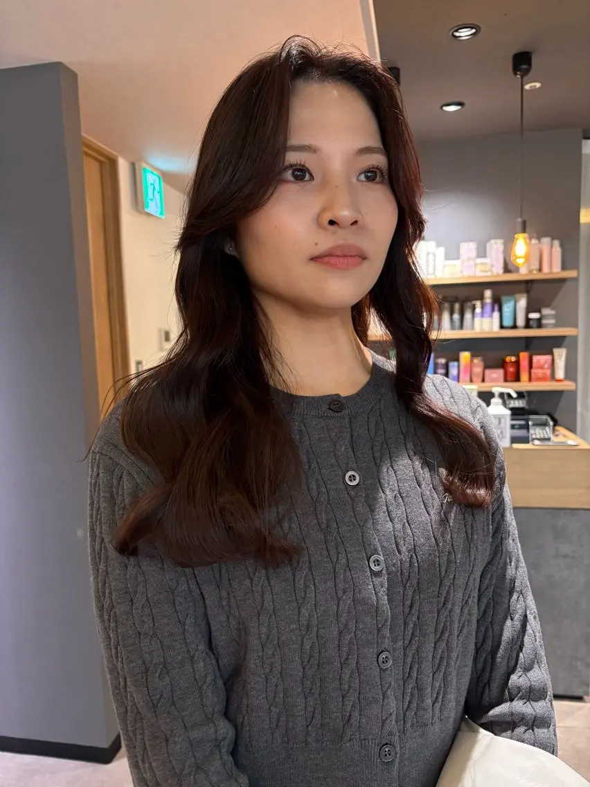 セミロング レイヤーカット カット ヘアカラー トリートメント 緑川 瑞穂のヘアスタイル