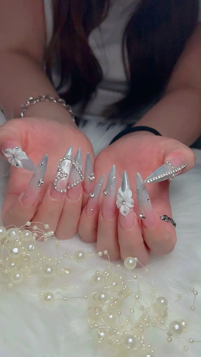 ネイル アートネイル ボルドー フレンチネイル ジェルネイル 氷ネイル・うるうるネイル ハンドネイル Julie Nail Rinのネイルデザイン