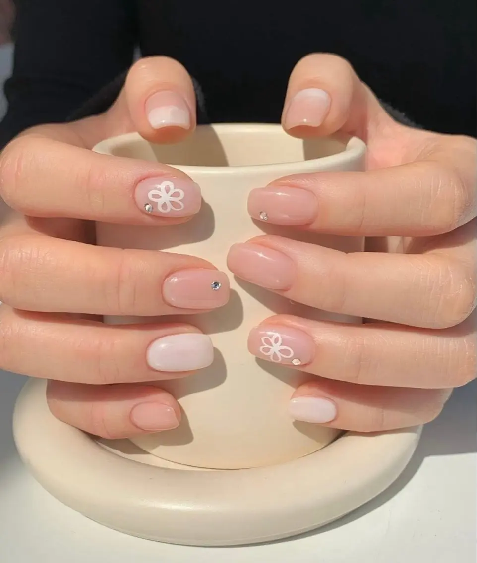 ネイル アートネイル 成人式 ジェルネイル ニュアンスネイル ネイルチップ Kora Nailのネイルデザイン