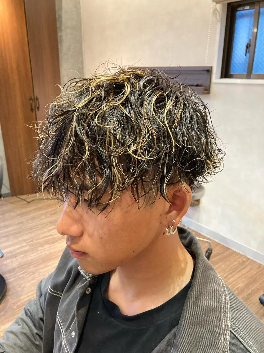 12月、新成人にオススメ！カット+パーマ+カラー（ブリーチメッシュ可）【メンズ限定】の写真