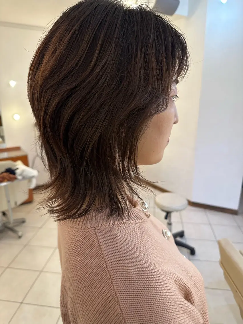 ミディアム パーマ ミディアムパーマ くびれヘア レイヤーカット fiorista岡田 まゆこのヘアスタイル