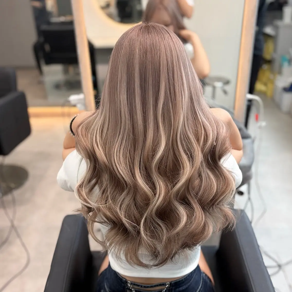 カラー ベージュカラー ハイライトカラー ミルクティーベージュ エクステ MOMOKA / Lapis今泉店のヘアスタイル