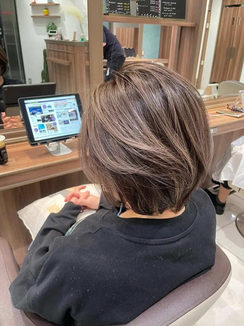 ショート カラー バレイヤージュ ハイライトカラー ハイライト レイヤーカット 🇰🇷韓国ヘア★ 副店長.쿠리타⭐︎のヘアスタイル
