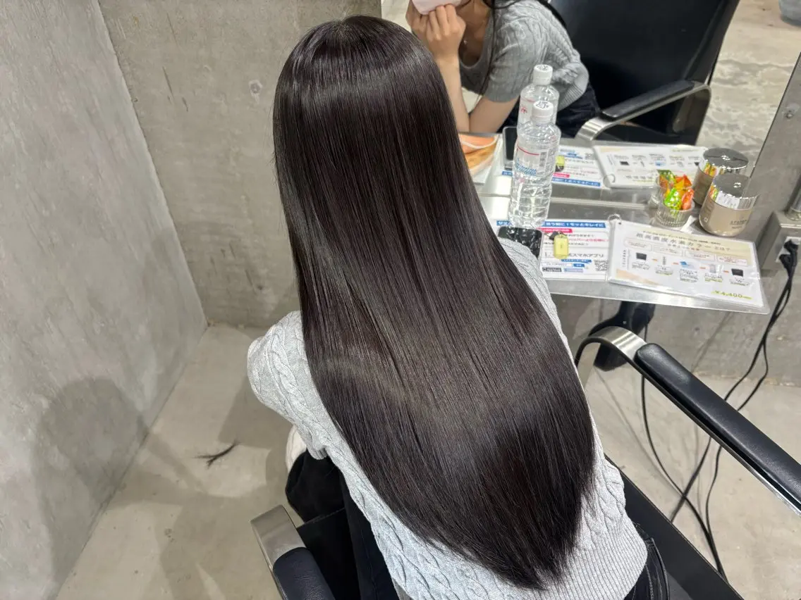 ロング カット ヘアカラー 小玉 唯依のヘアスタイル