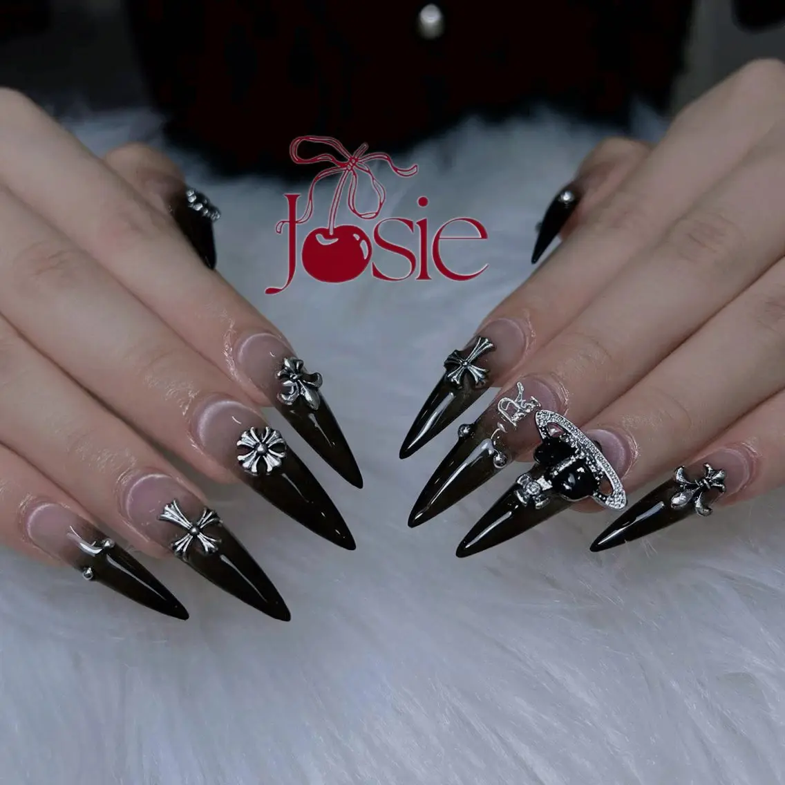 ネイル フレンチネイル ガーリー ガラスフレンチ 氷ネイル・うるうるネイル キラキラネイル ハンドネイル JOSIE nail studioのネイルデザイン