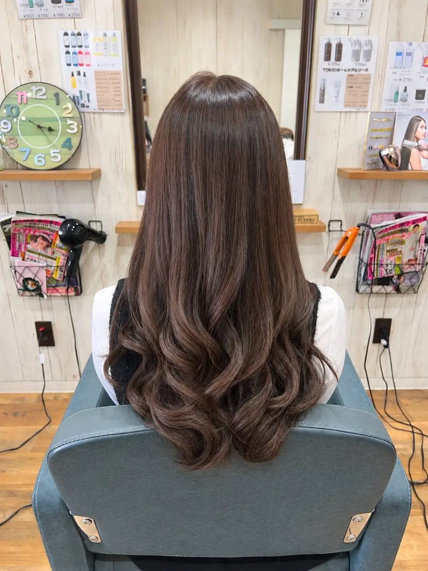 ロング カット 見里 由希のヘアスタイル