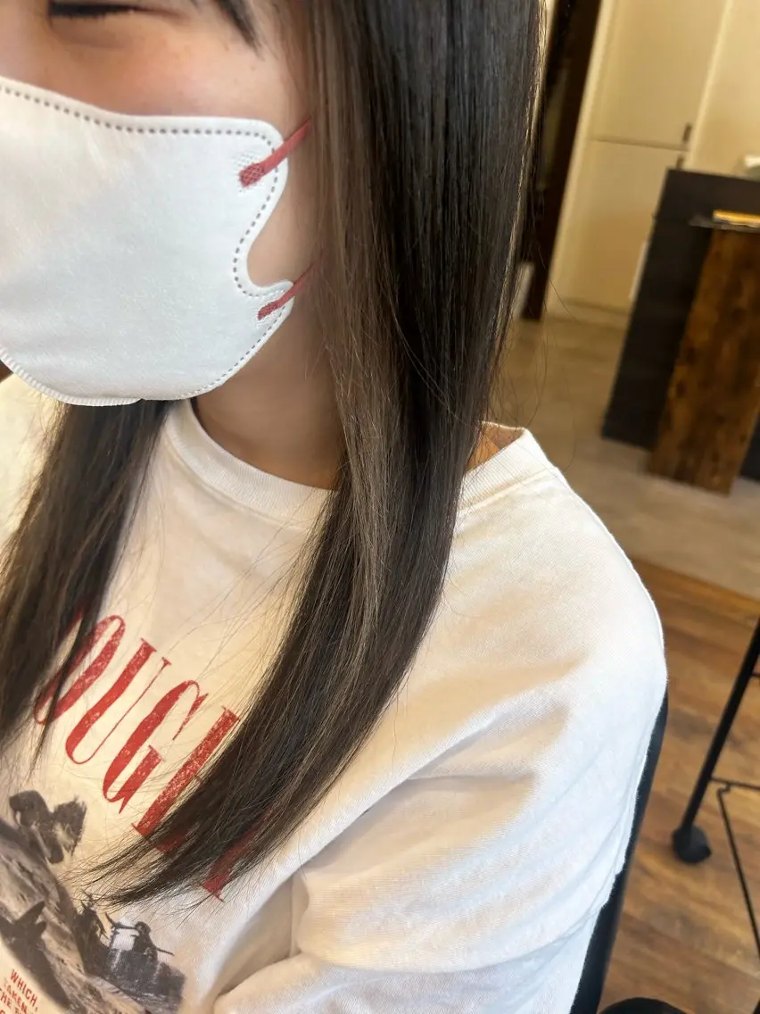 ロング カラー ブリーチ 吉川 茉由子のヘアスタイル