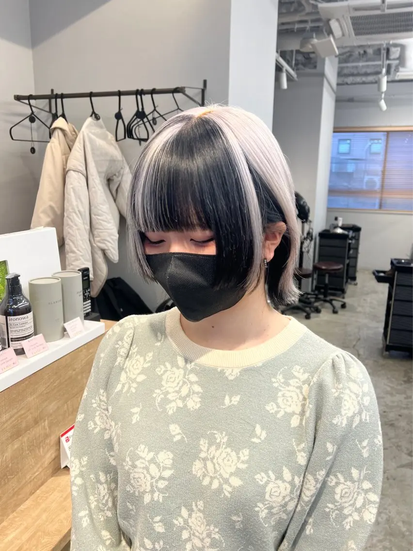 ショート カラー ブリーチ デザインカラー ブリーチ毛の縮毛矯正 ハイトーン/岡本智樹のヘアスタイル