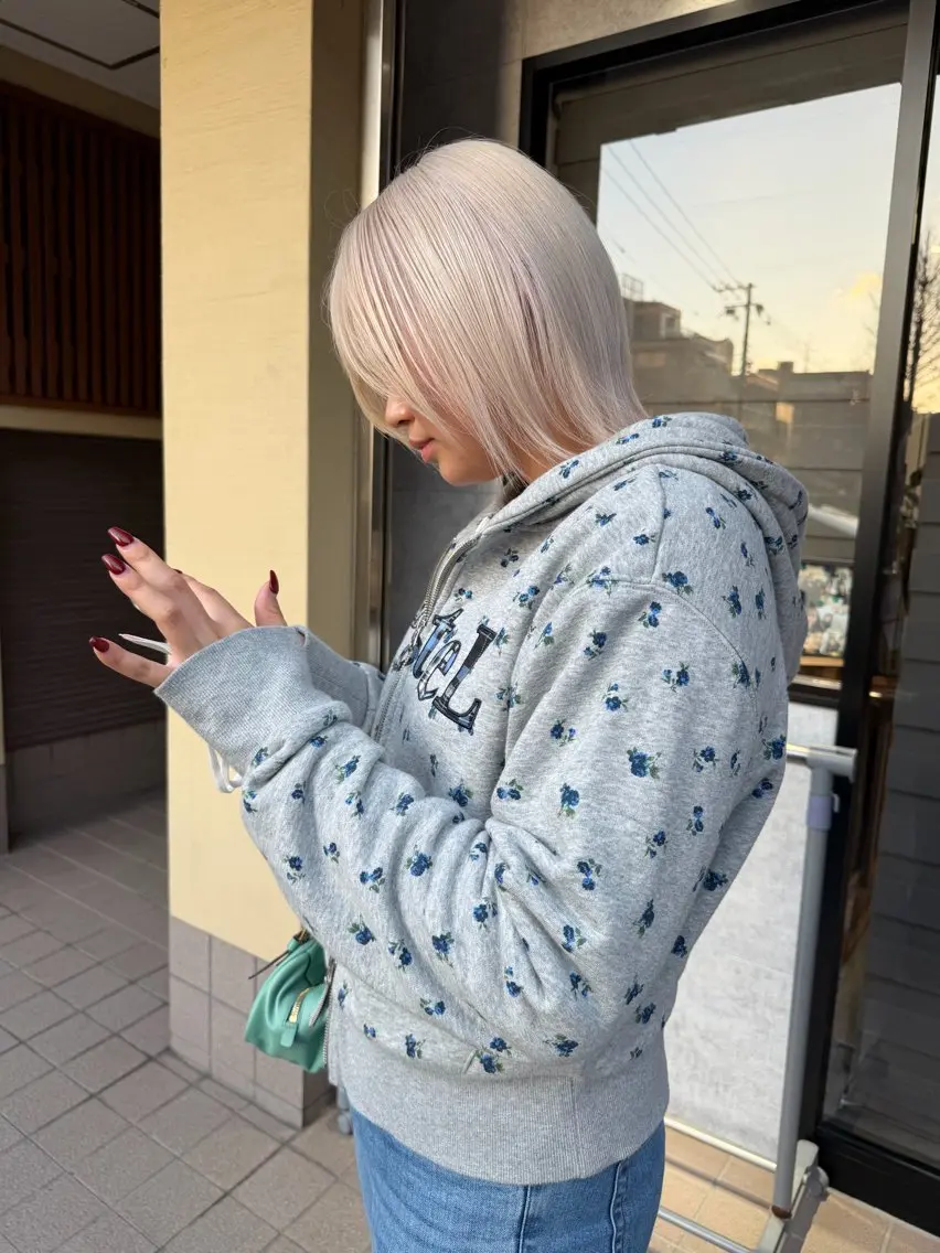 ミディアム カラー ブリーチ ブロンド ハイトーンカラー マツダ レンのヘアスタイル