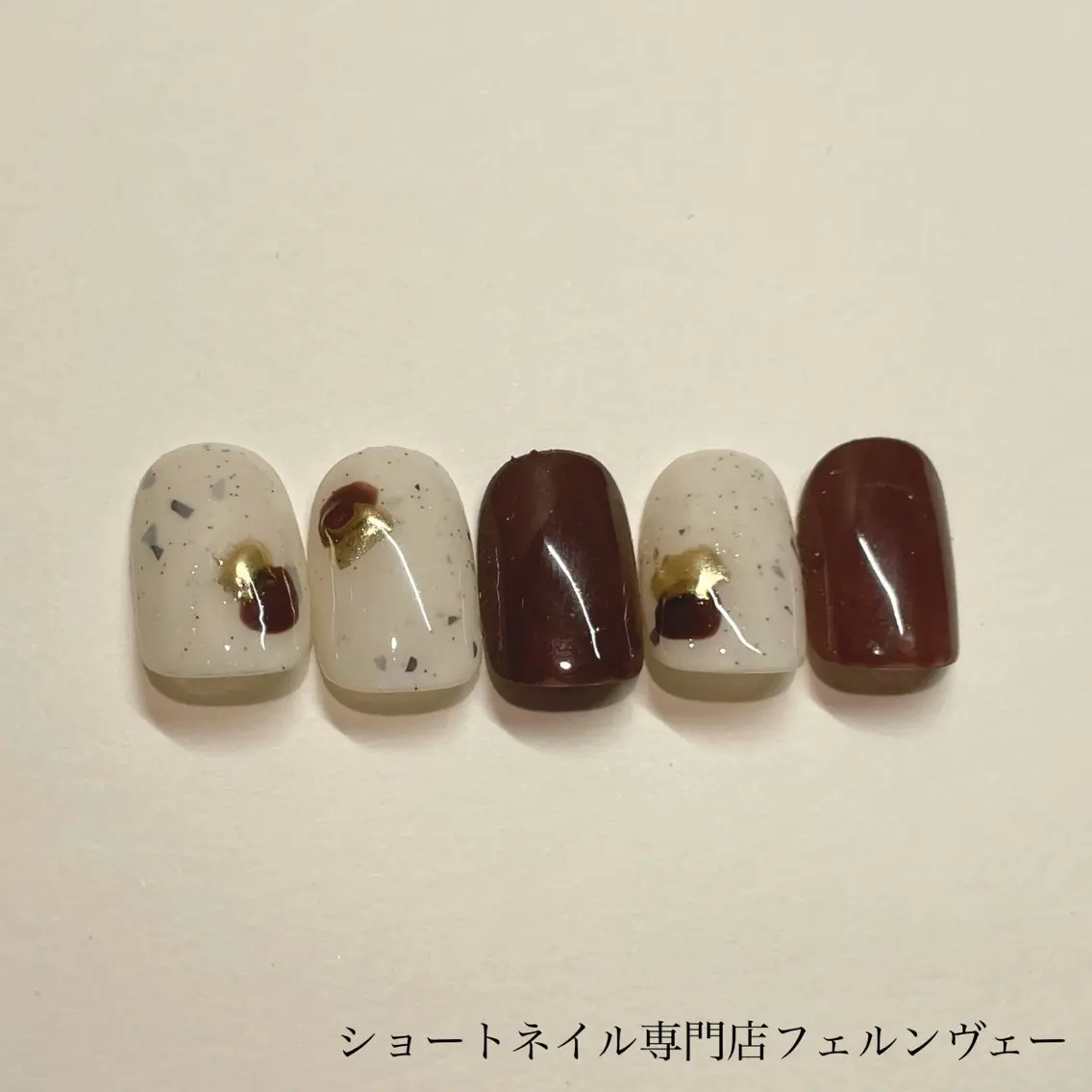 ネイル ゴールド ミラーネイル ネイルチップ ハンドネイル ショートネイル専門店 フェルンヴェー代々木のネイルデザイン