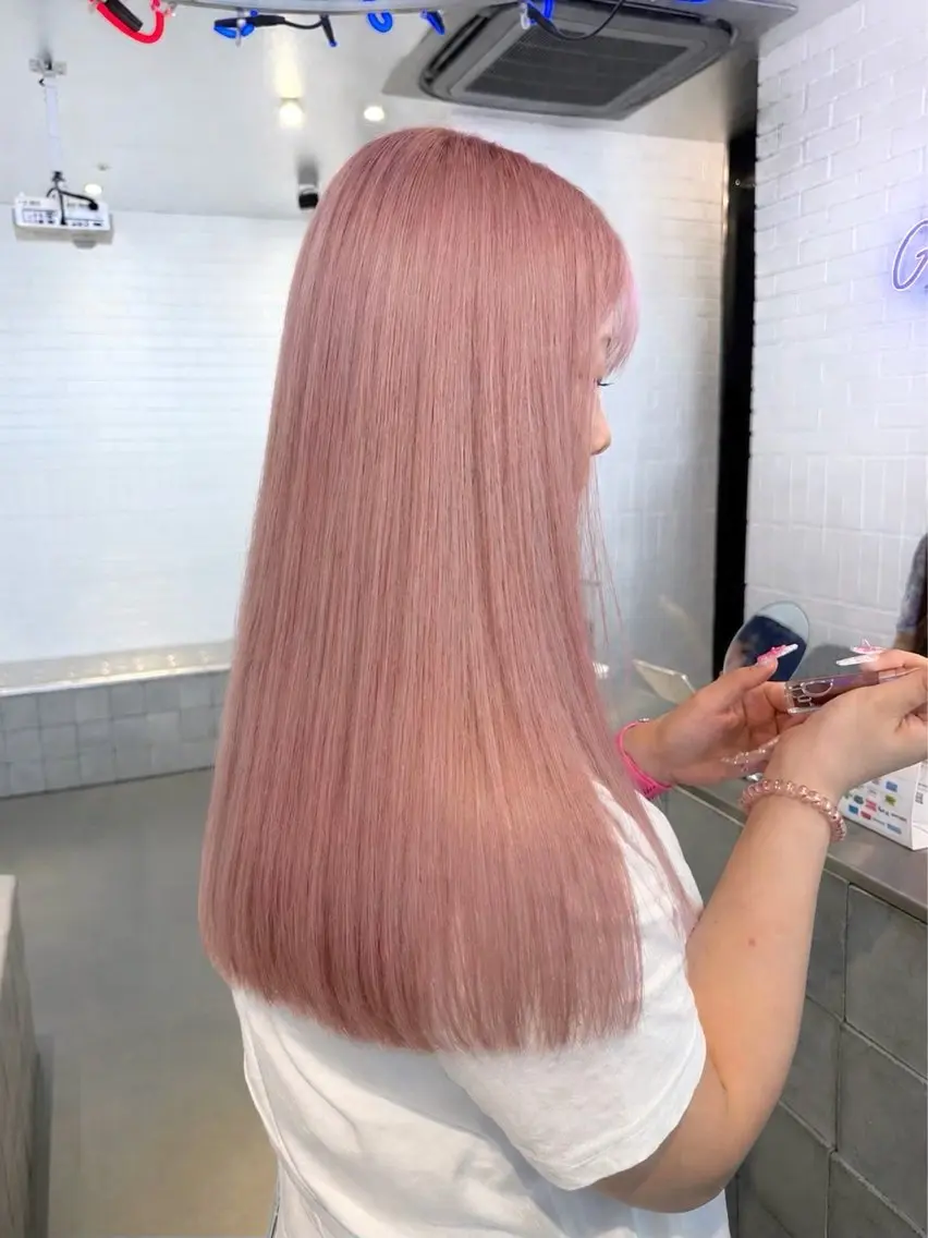 ショート カラー ヘアアレンジ ブリーチ 透明感カラー ダブルカラー ブリーチなしカラー 韓国風ヘア カット ヘアカラー トリートメント ヘッドスパ ヘアセット レイヤー×ベージュ ×暖色🩷AINAのヘアスタイル