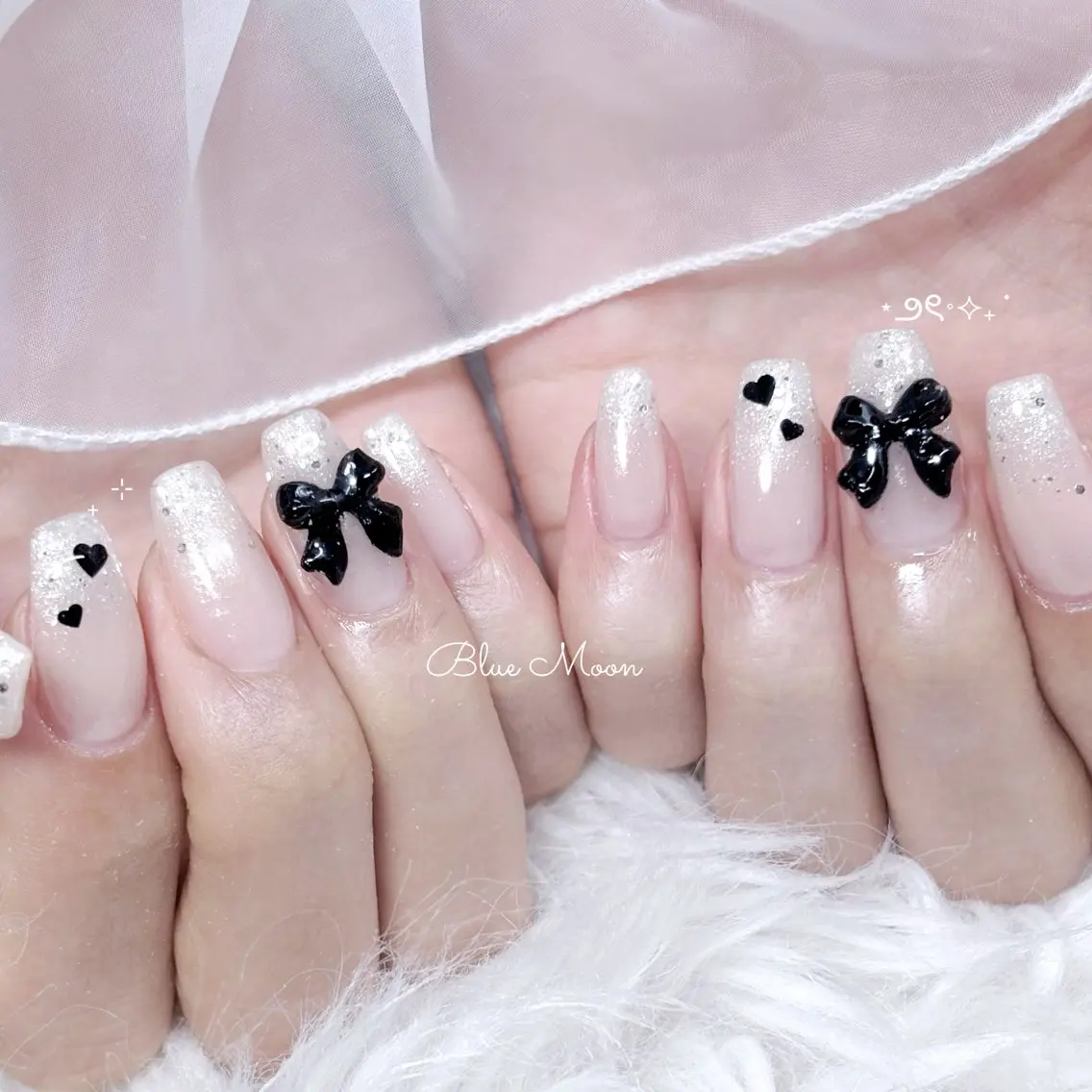 ネイル ハート ホログラムネイル リボン ハンドネイル ハンドケア nail salon Blue Moonのネイルデザイン