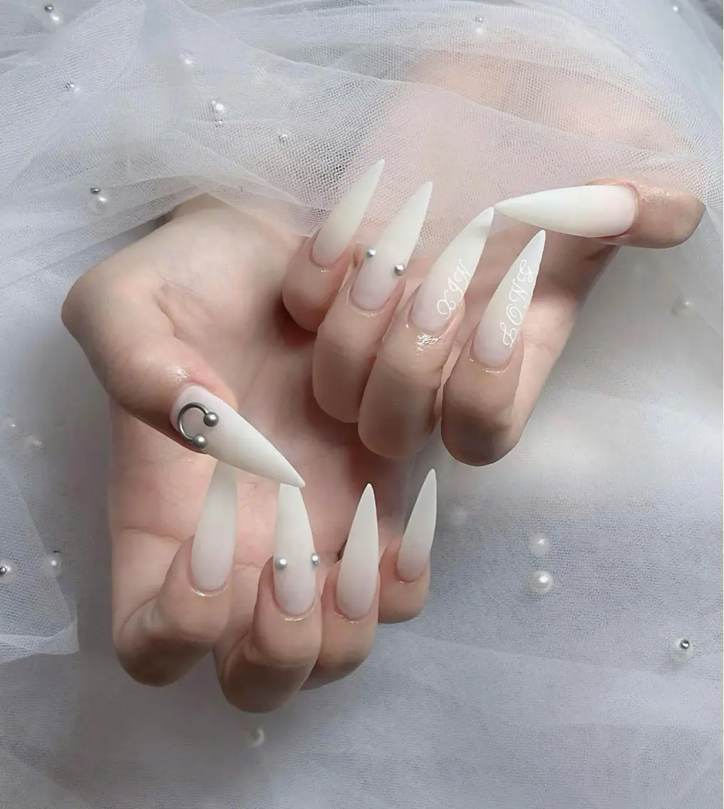 ネイル フレンチネイル ジェルネイル ガラスフレンチ ハロウィン ハート ハンドネイル H.baby Nail Salonのネイルデザイン