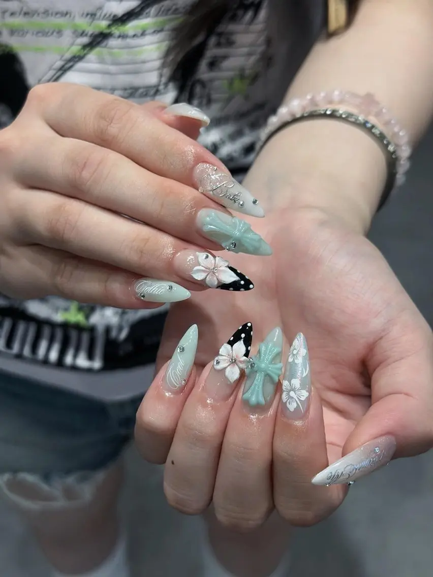 ネイル チークネイル ドット フレンチネイル グラデーション ハート ハンドネイル ハンドケア Eli Muse 新宿ネイルのネイルデザイン