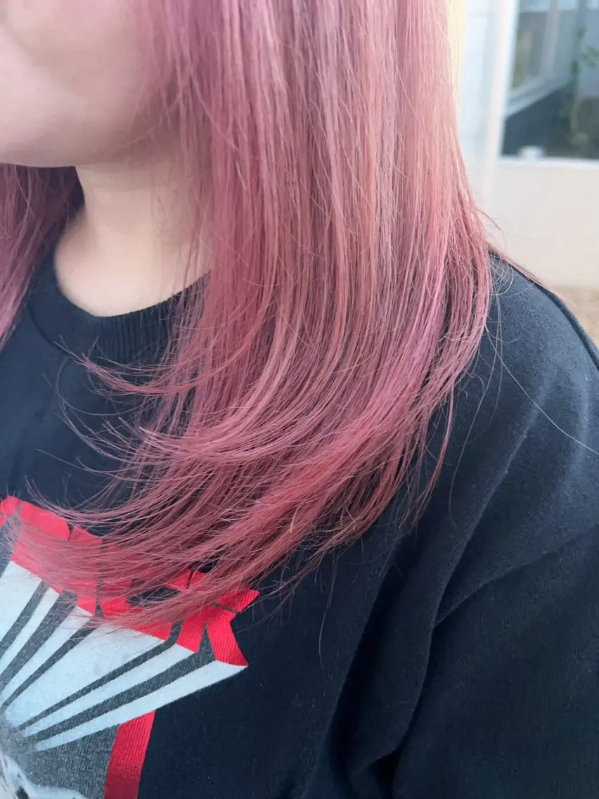 カラー ブリーチ 透明感カラー ハイトーンカラー ピンクカラー 末廣 結音のヘアスタイル