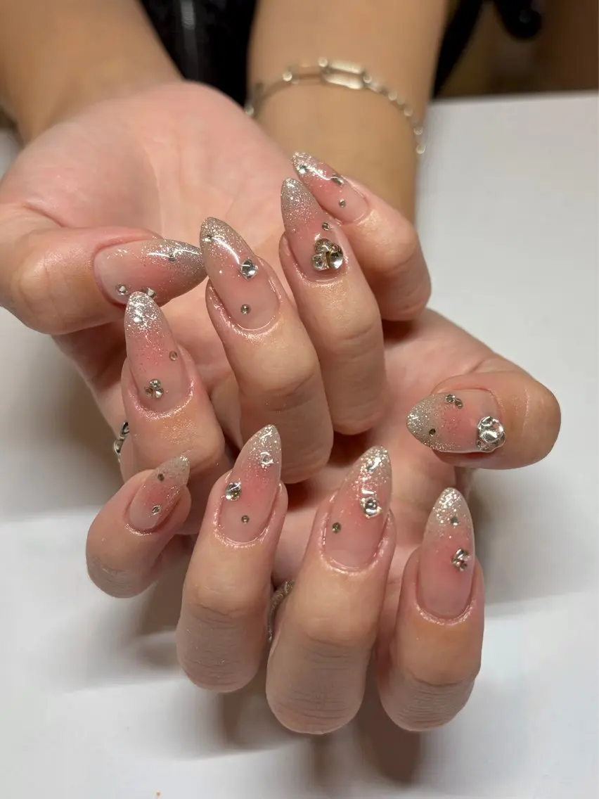 ネイル チークネイル ラメ(グリッター) ハンドネイル AOI💫 nailのネイルデザイン
