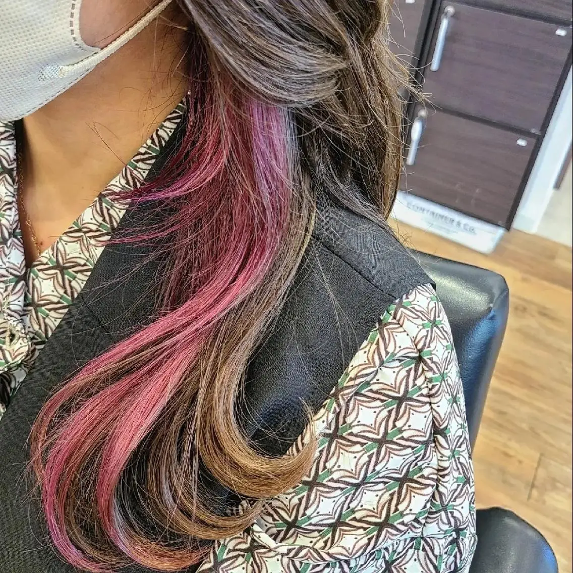カラー ロング イヤリングカラー ピンクカラー ヘアカラー 関口 友菜のヘアスタイル