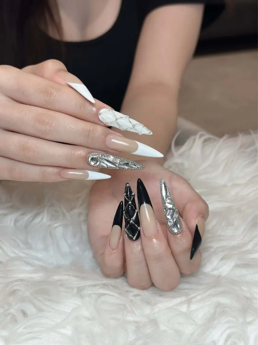 ネイル チークネイル ドット フレンチネイル グラデーション ハート ハンドネイル ハンドケア Eli Muse 新宿ネイルのネイルデザイン