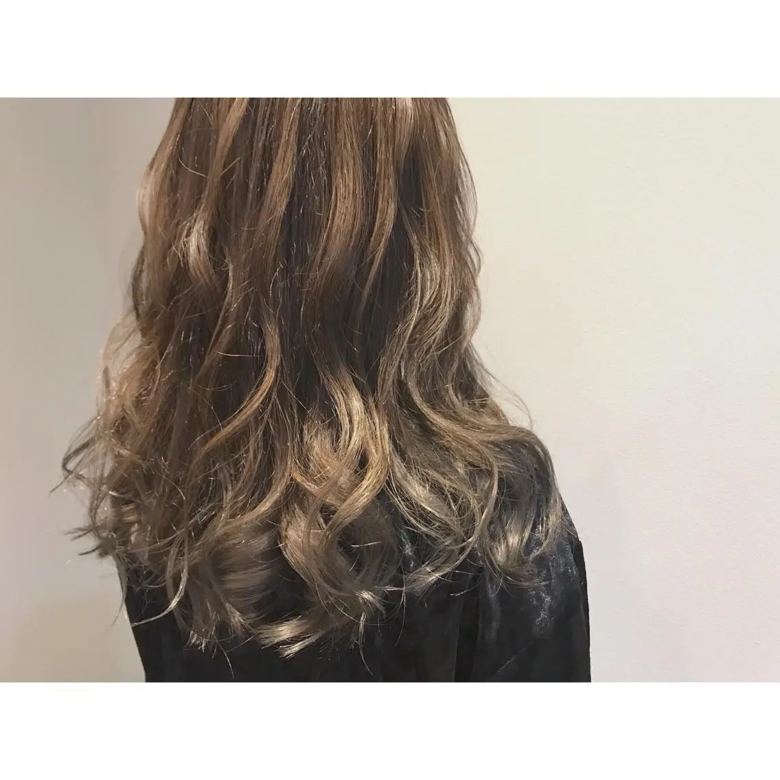ロング カラー アッシュ アッシュグレー グレージュ ハイライトカラー ハイライト なかにし まゆみのヘアスタイル