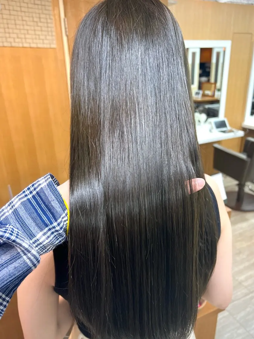 ロング カラー オリーブグレー 透明感カラー/ イルミナカラーヒロキのヘアスタイル