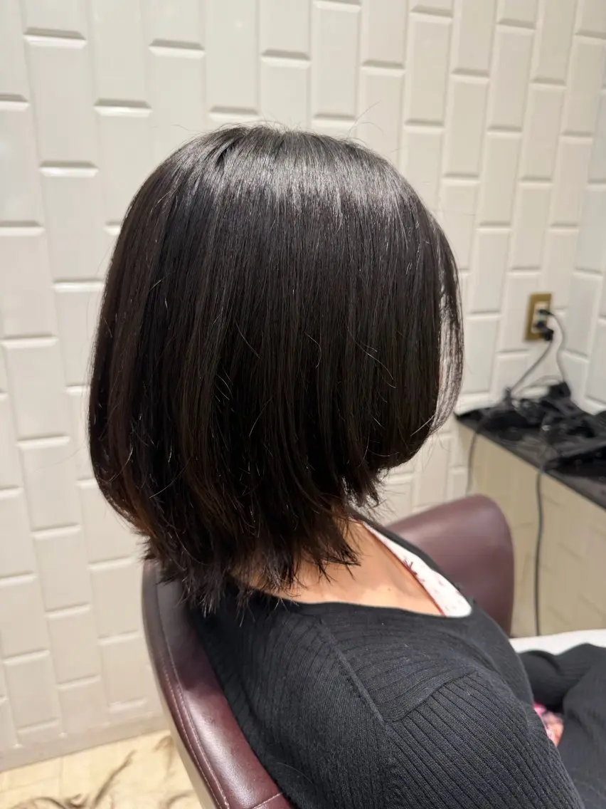 ミディアム 岡 咲穂のヘアスタイル