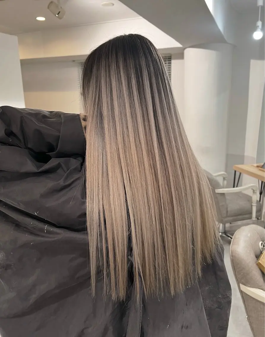 ロング カラー バレイヤージュ ベージュカラー ミルクティーベージュ レイヤーカット 指名数No.1 /NAOYAのヘアスタイル