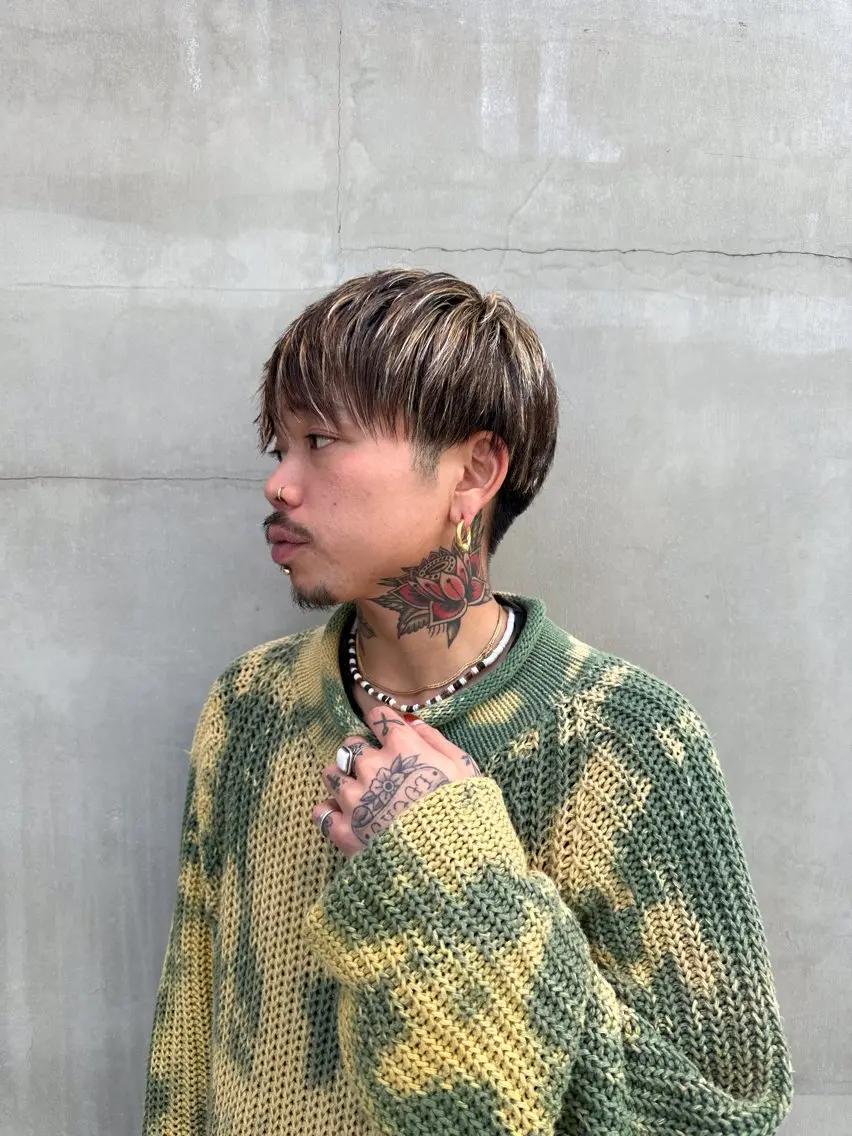 ミディアム カラー メンズ メンズハイライト マッシュ ハイライトカラー ハイライト カット ヘアカラー トリートメント lana hair 新宿/髪質改善のヘアスタイル