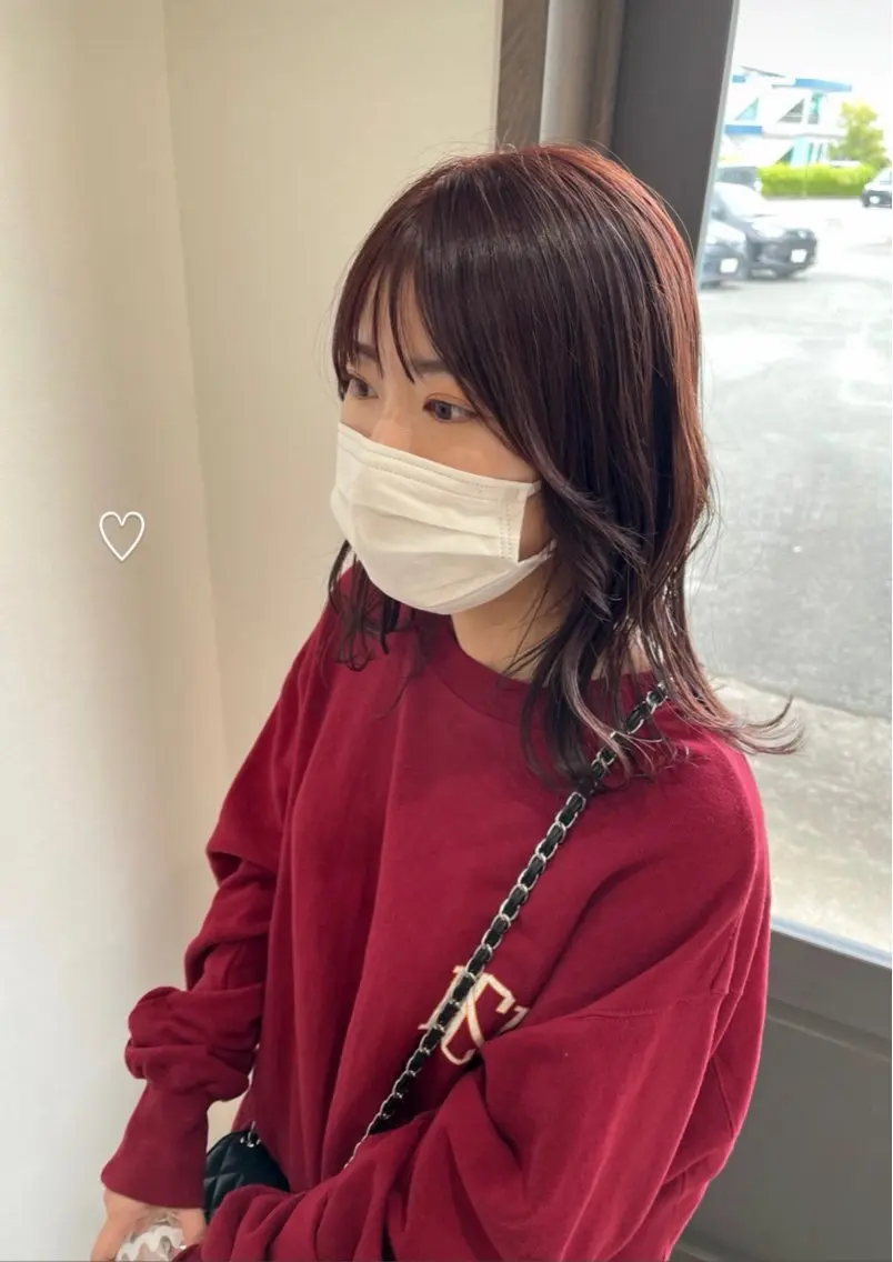 ミディアム カラー ピンクカラー レッドカラー 濱口 真優のヘアスタイル