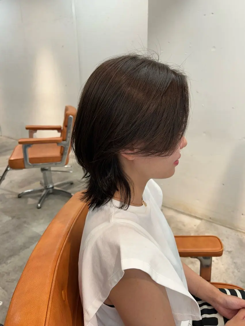 ミディアム カラー アッシュ ベージュカラー ウルフカット カット ヘアカラー ウルフカット レイヤーカット上柿のヘアスタイル