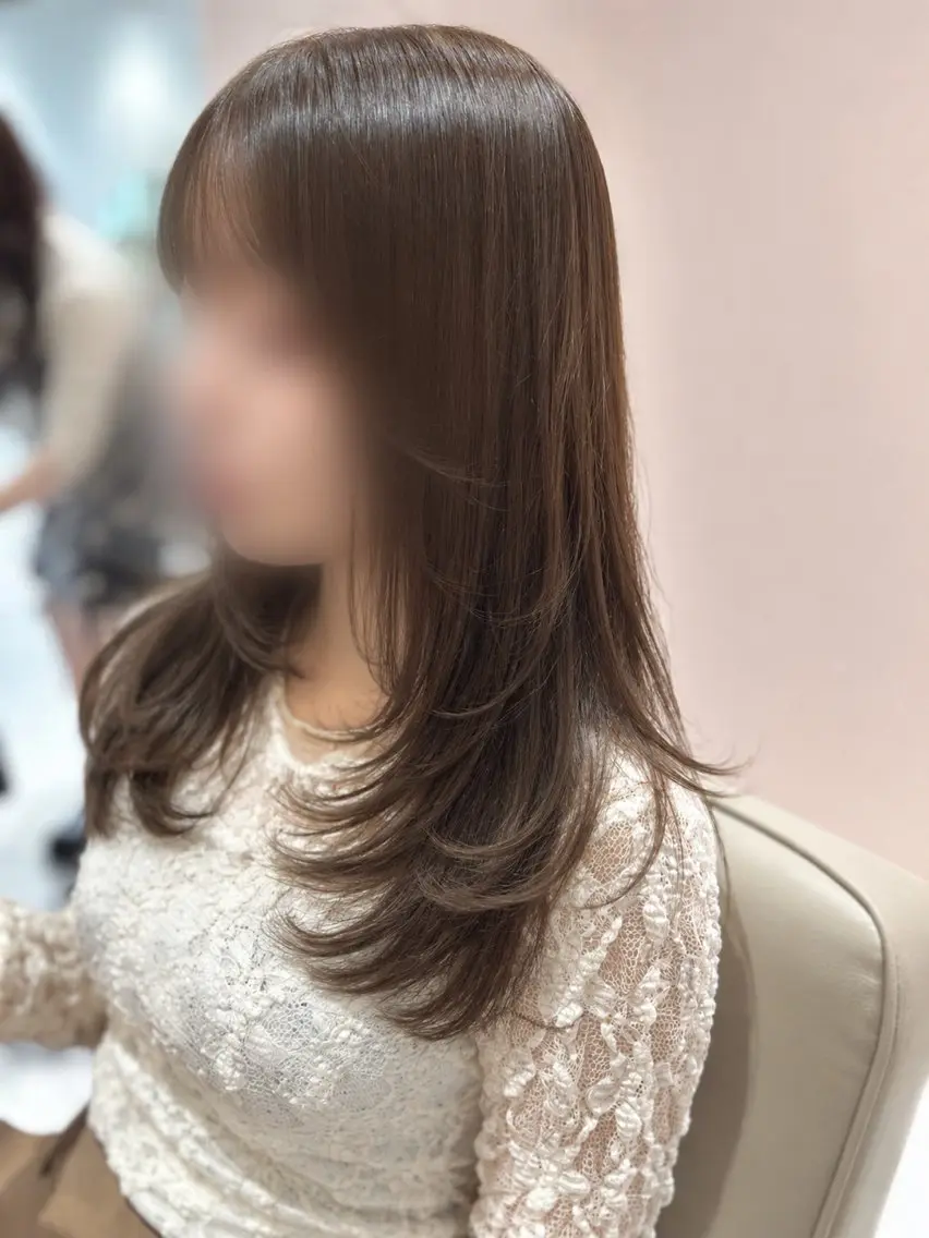 セミロング カット ヘアカラー トリートメント 艶髪レイヤーカット ✨MOMOE✨️のヘアスタイル