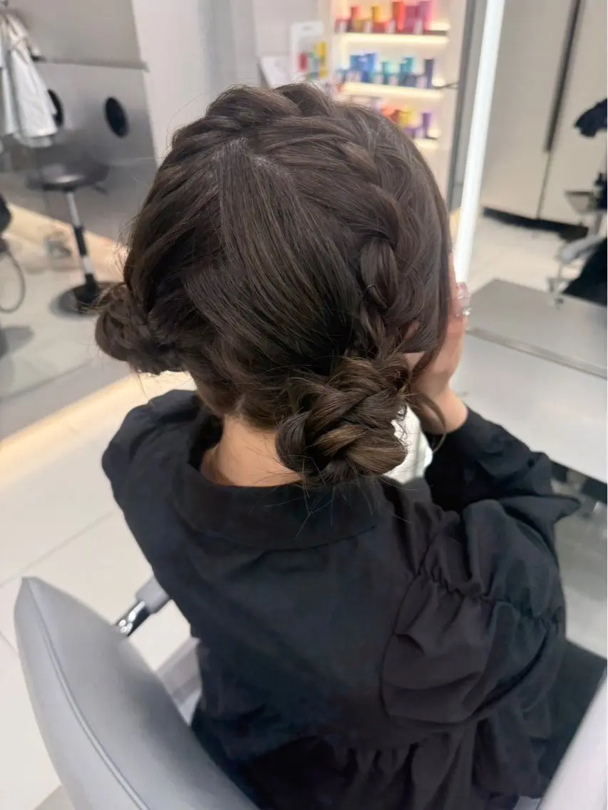 ヘアアレンジ お団子ヘア ヘアセット ヘアセット🎀耳つぼ 👂💎MONAMIのヘアスタイル