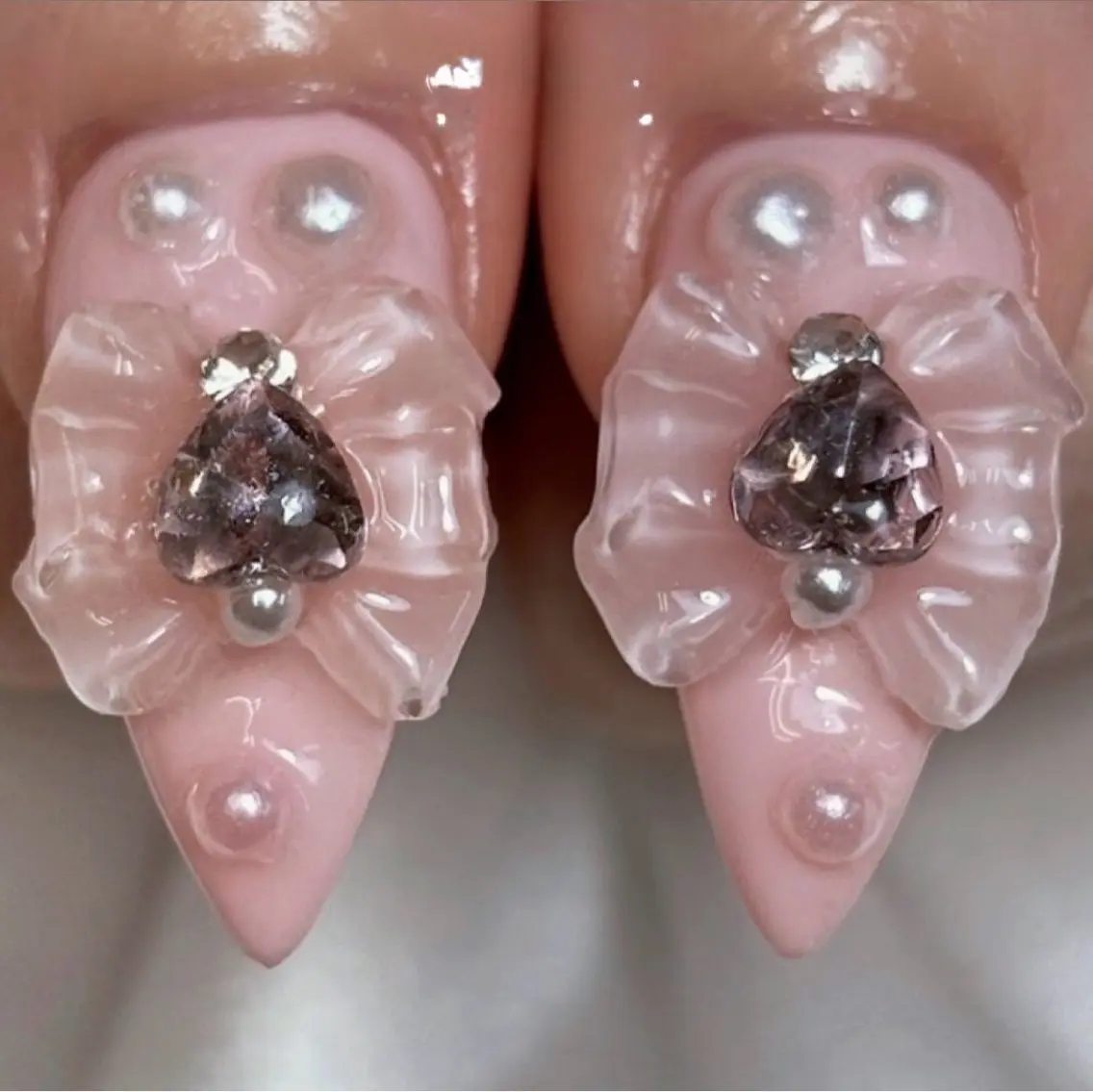 ネイル チークネイル 長さ出し フットネイル ジェルネイル 卒業式 𝓐𝓷𝓻𝓲 XiinhNailのネイルデザイン