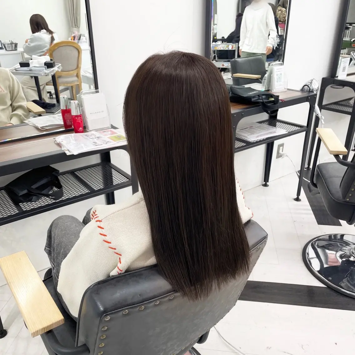 ロング カラー パーマ ヘアアレンジ メンズ ブラウンカラー ダークブラウン トリートメント mona/ ストレートスタイル✨のヘアスタイル