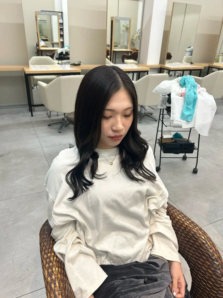 セミロング カラー 宇治橋 七海のヘアスタイル