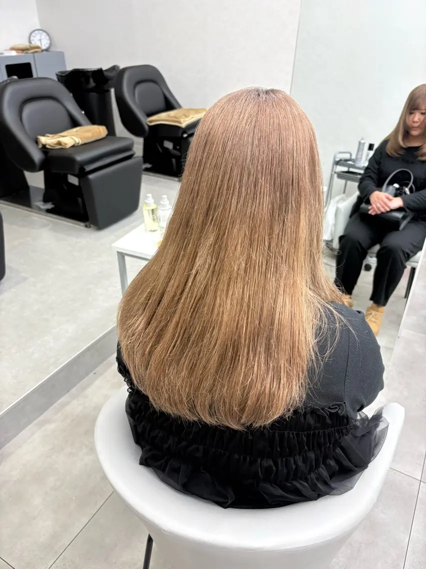 カラー 岩崎 郁音のヘアスタイル