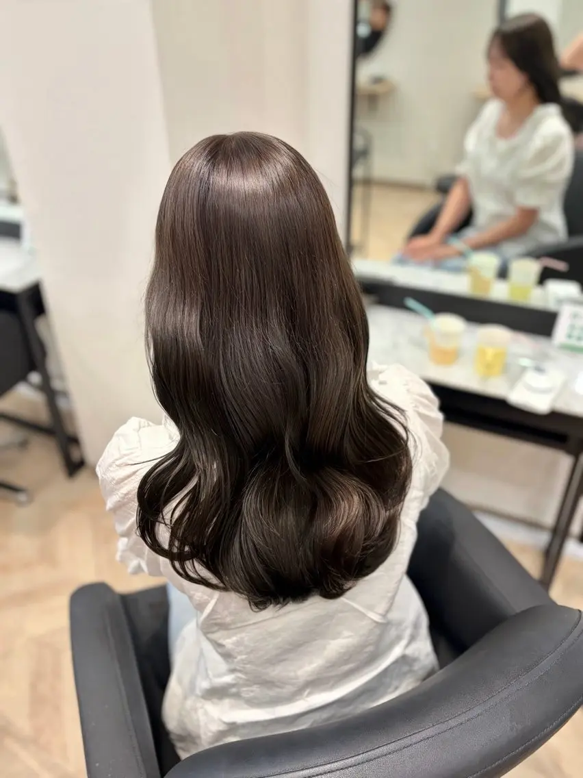 ロング カラー 透明感カラー グレージュ オリーブグレージュ オリーブグレー カット ヘアカラー トリートメント 𝒎𝒐𝒆🩰 名駅/ヘアメ/暖色♡のヘアスタイル