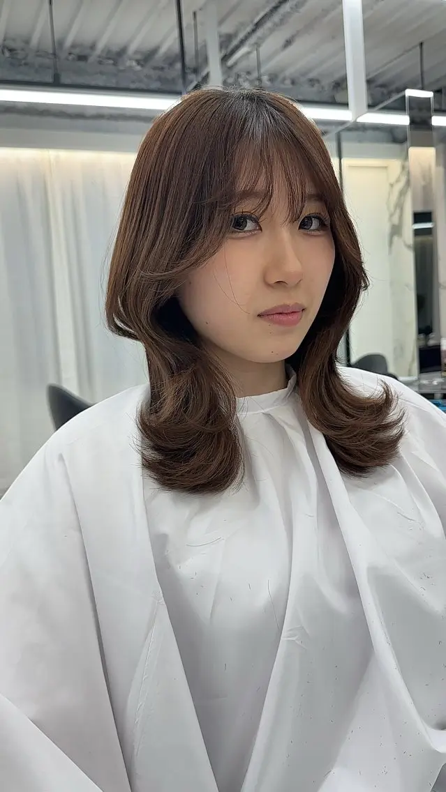 ミディアム レイヤーカット 韓国ヘア/ハイトー ン/レイヤーカットのヘアスタイル