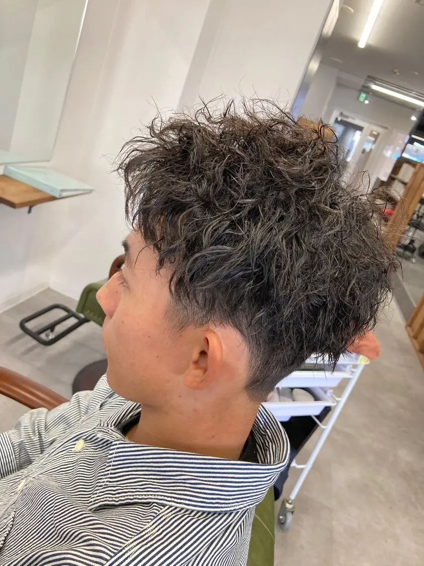 パーマ メンズ メンズパーマ メンズツイストパーマ ツイストパーマ SHAFT Ieiriのヘアスタイル