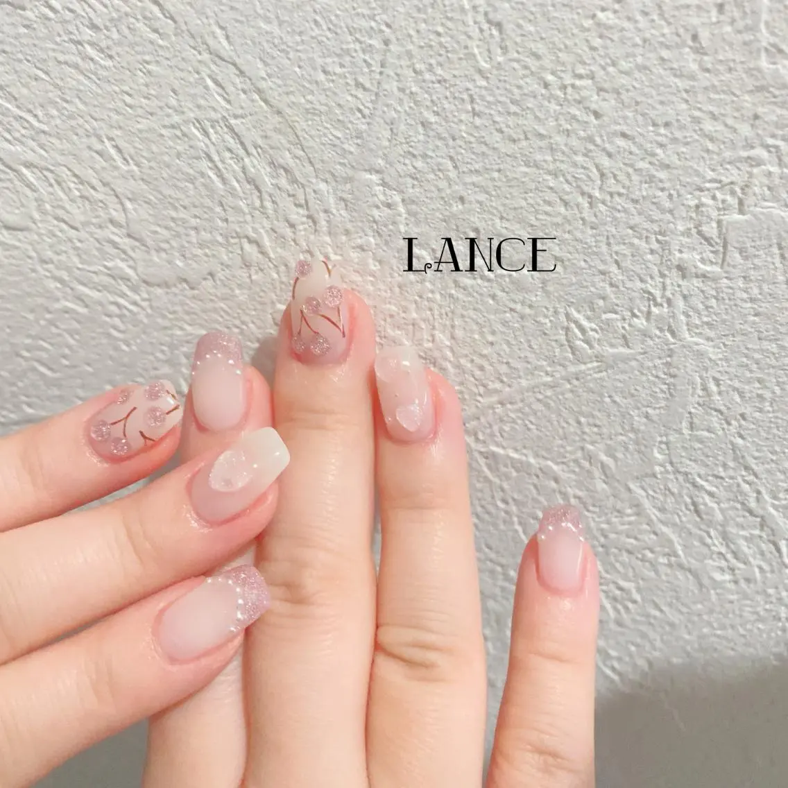 ミディアム ネイル オーロラネイル フレンチネイル キラキラネイル シンプルネイル 春ネイル ハンドネイル Lance nailのネイルデザイン