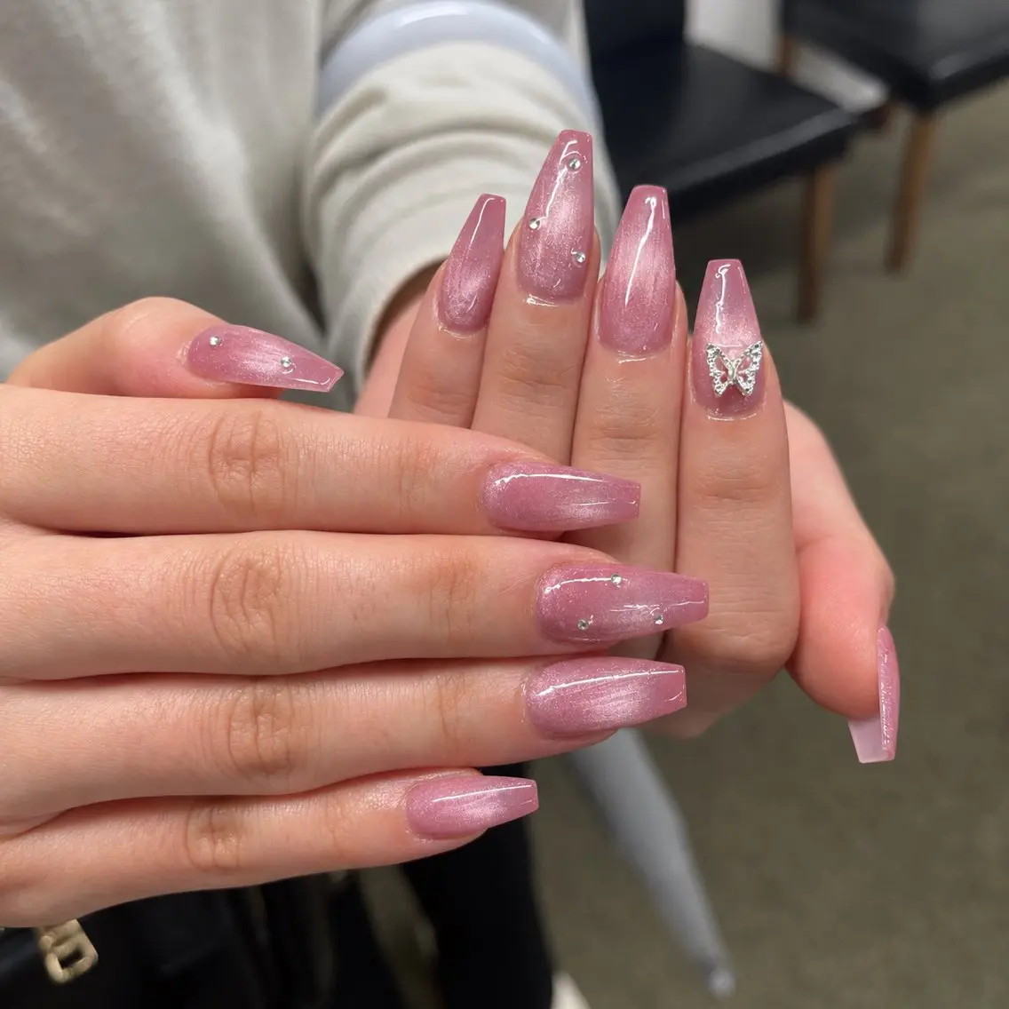 ネイル 氷ネイル・うるうるネイル キラキラネイル ロングネイル マグネットネイル ピンク Nini 🎀のネイルデザイン