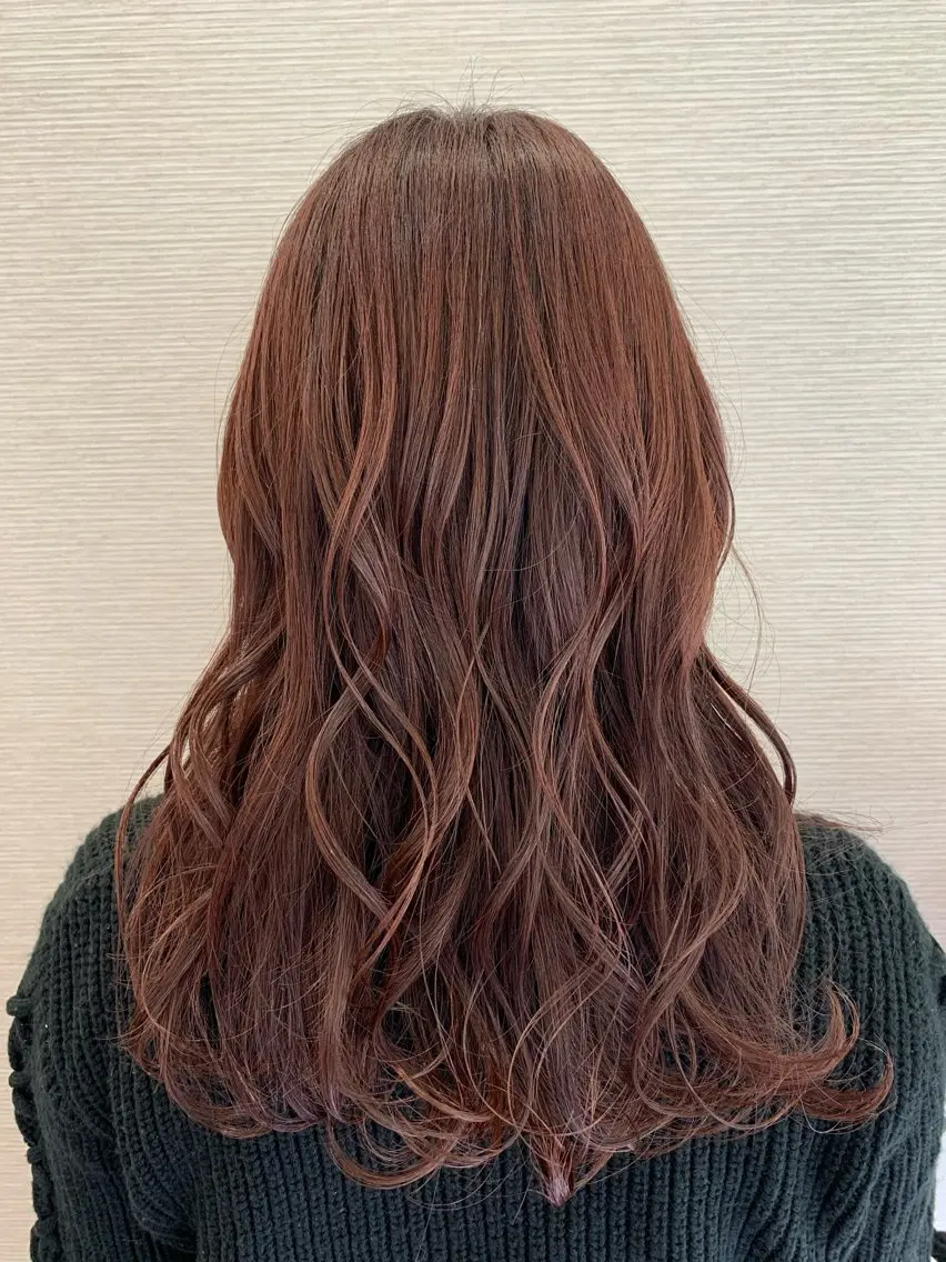 ロング カラー 透明感/地毛風カラー AYAKAのヘアスタイル