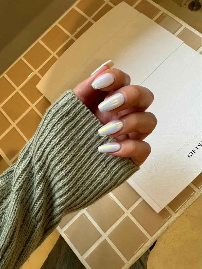 ネイル オーロラネイル ホワイト ハンドネイル ハンドケア Charme. NOBUKOのネイルデザイン