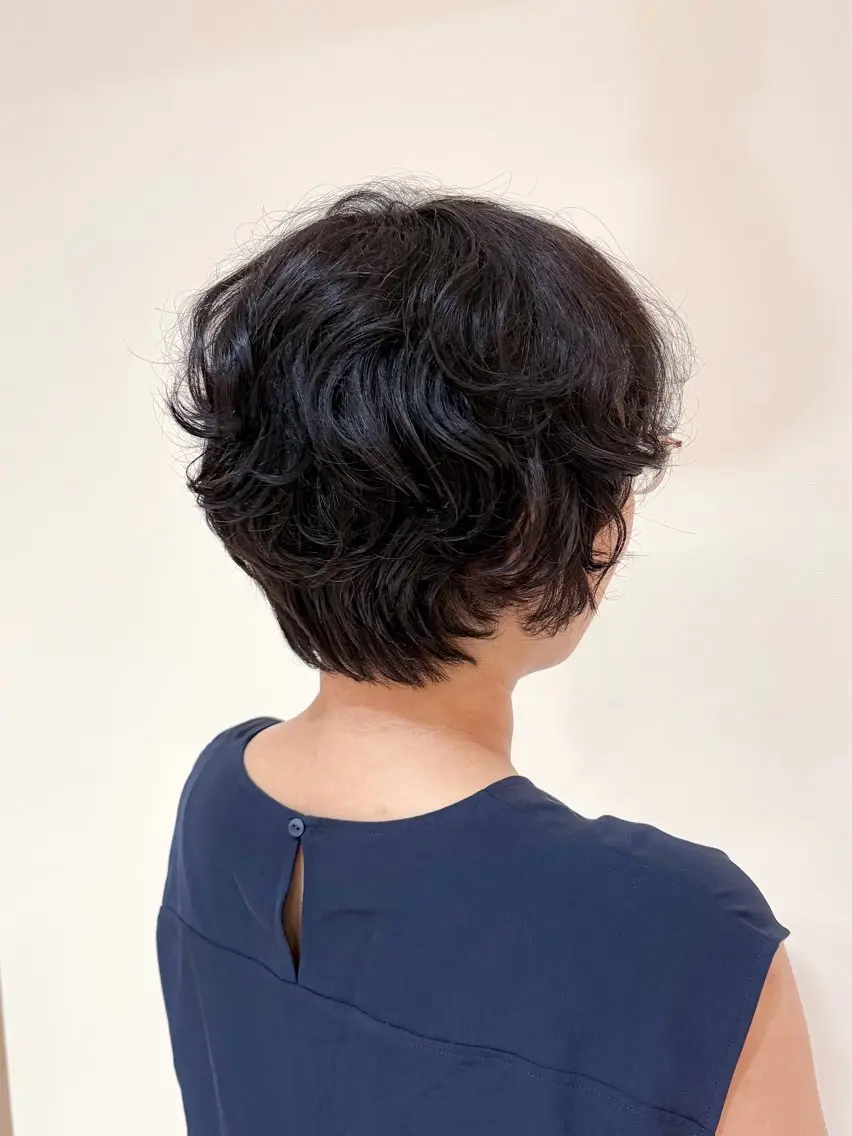 ショート くせ毛 石平 暖のヘアスタイル