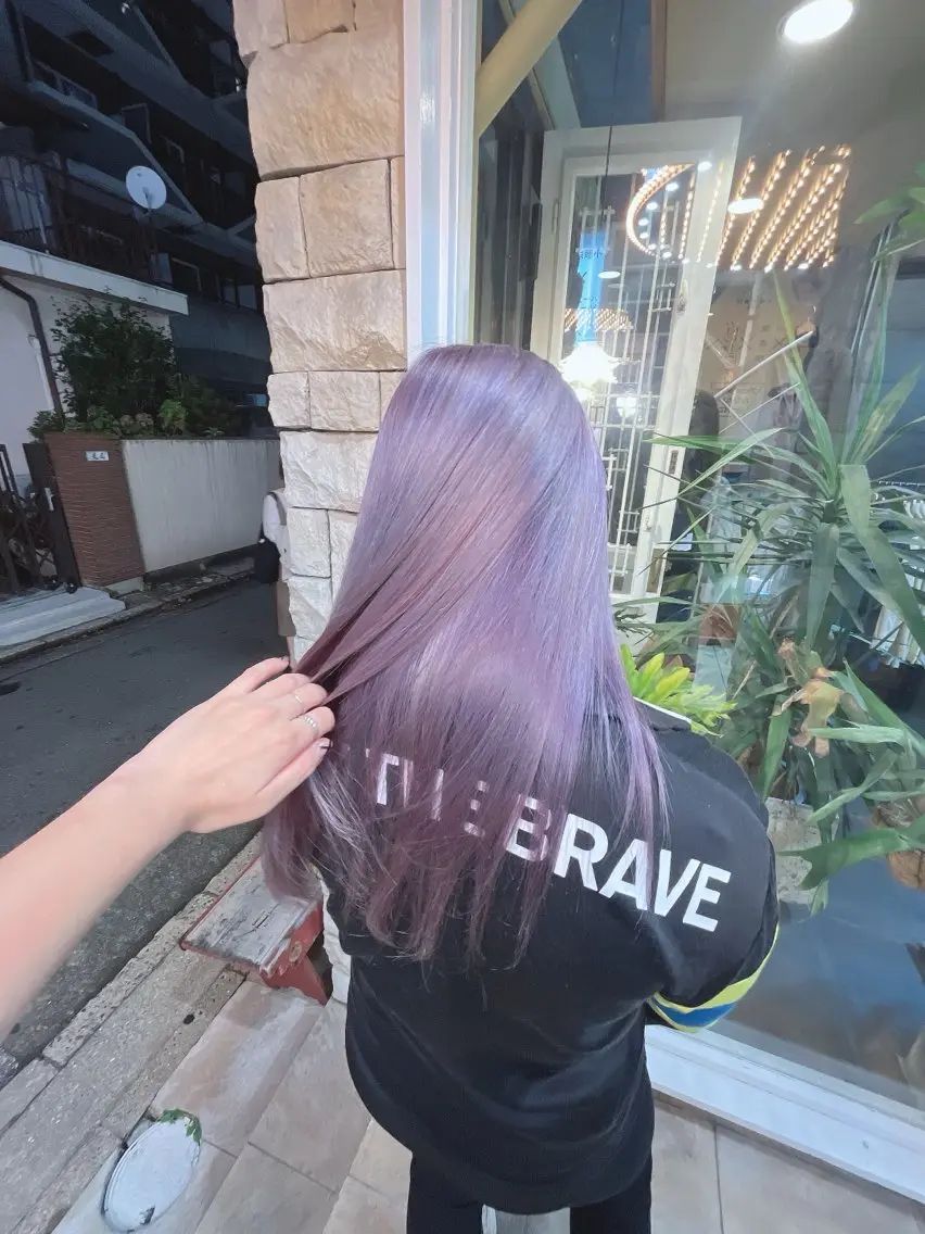 ロング パープルカラー 岩切 晴香のヘアスタイル